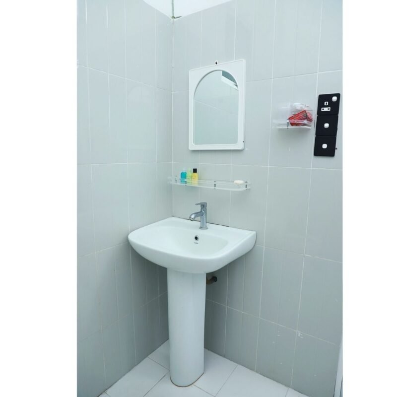 Single Room - Image 5